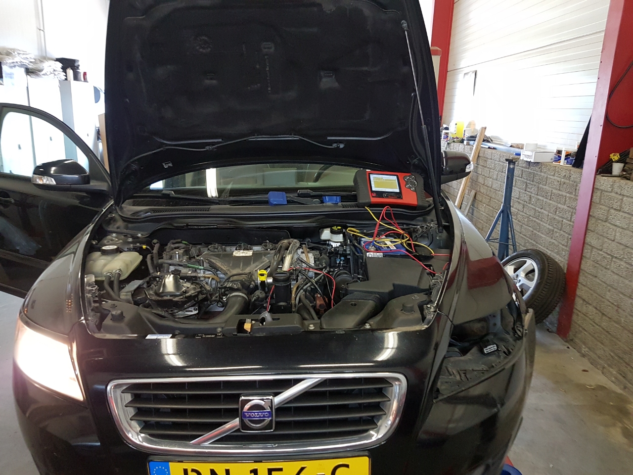 Perth Beurs Roei uit Volvo V50 laad niet bij | Autodiagnose Nederland
